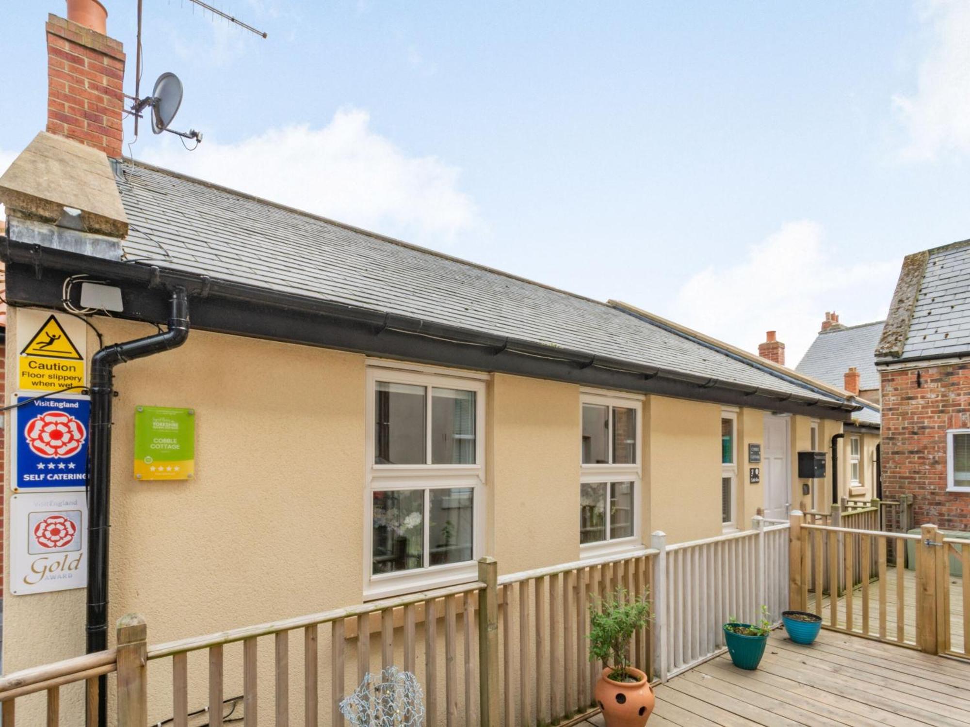 Cobble Cottage - Uk38973 휫비 외부 사진